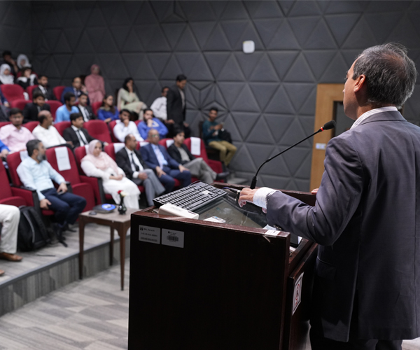 CEE at IBA Karachi conducts a seminar on domestic & international trends in dispute resolution of commercial contracts
